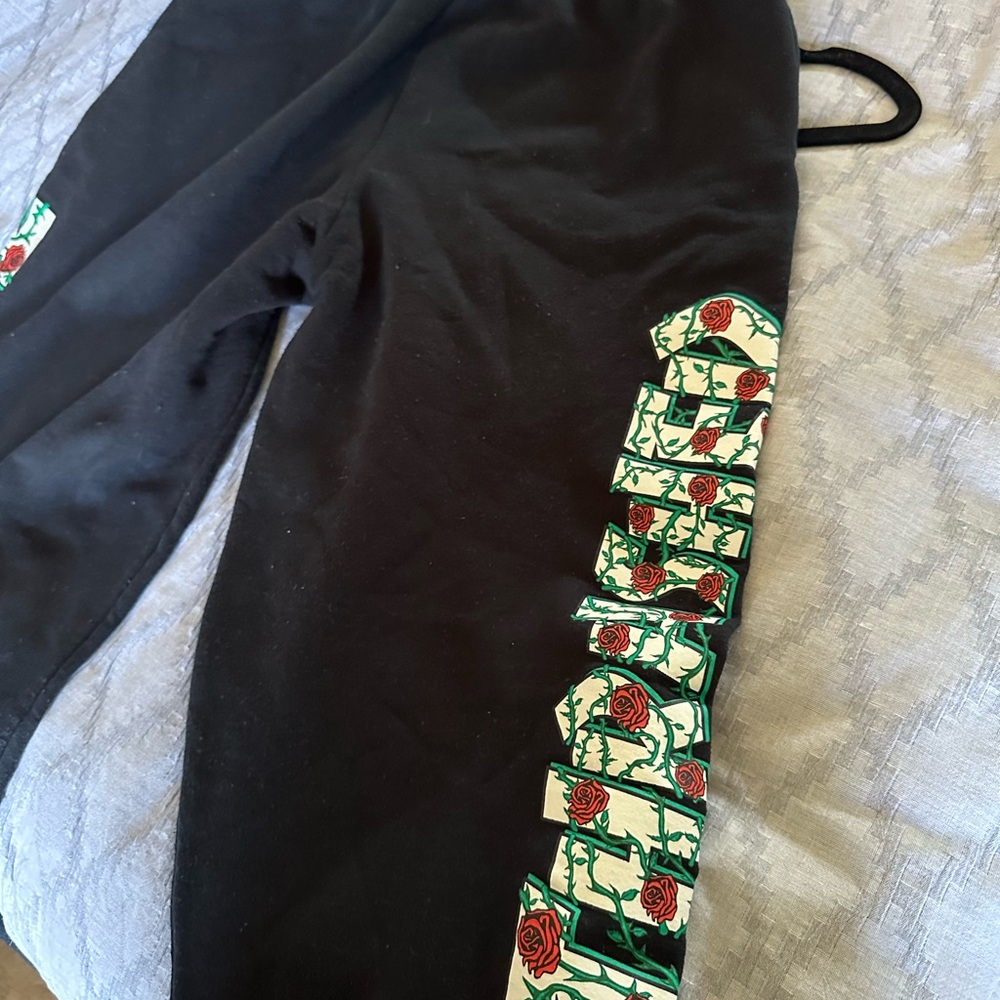Thrasher Black sweatpants with Rose Pattern